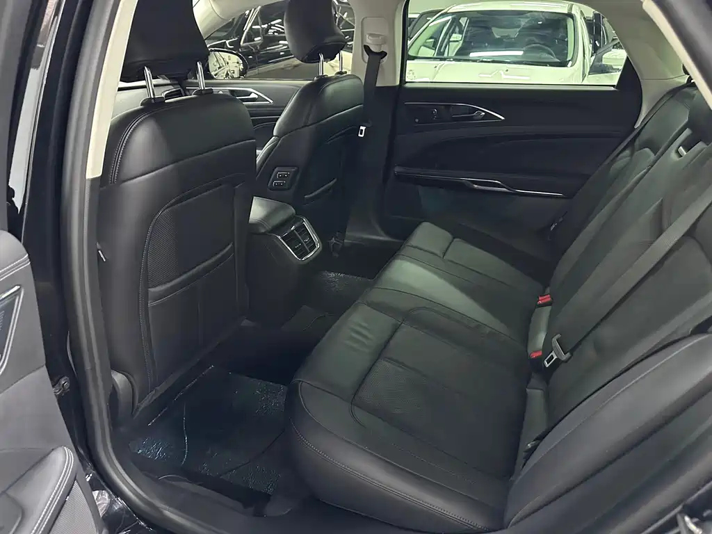 FORD TAURUS 2019