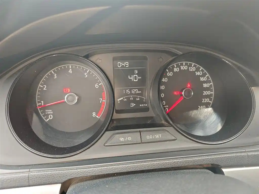 VOLKSWAGEN LAVIDA 2015