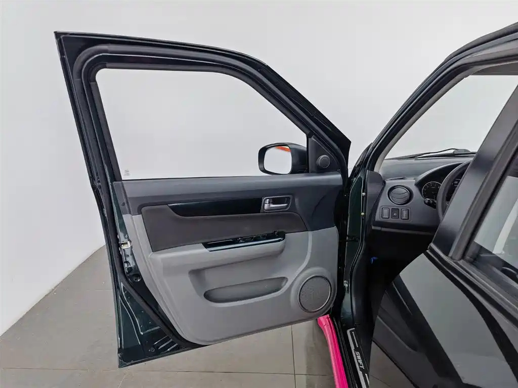 SUZUKI SWIFT 2016