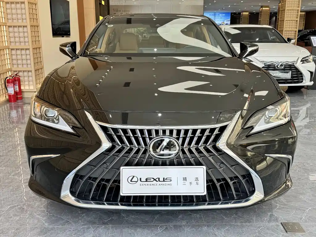 LEXUS ES 2024