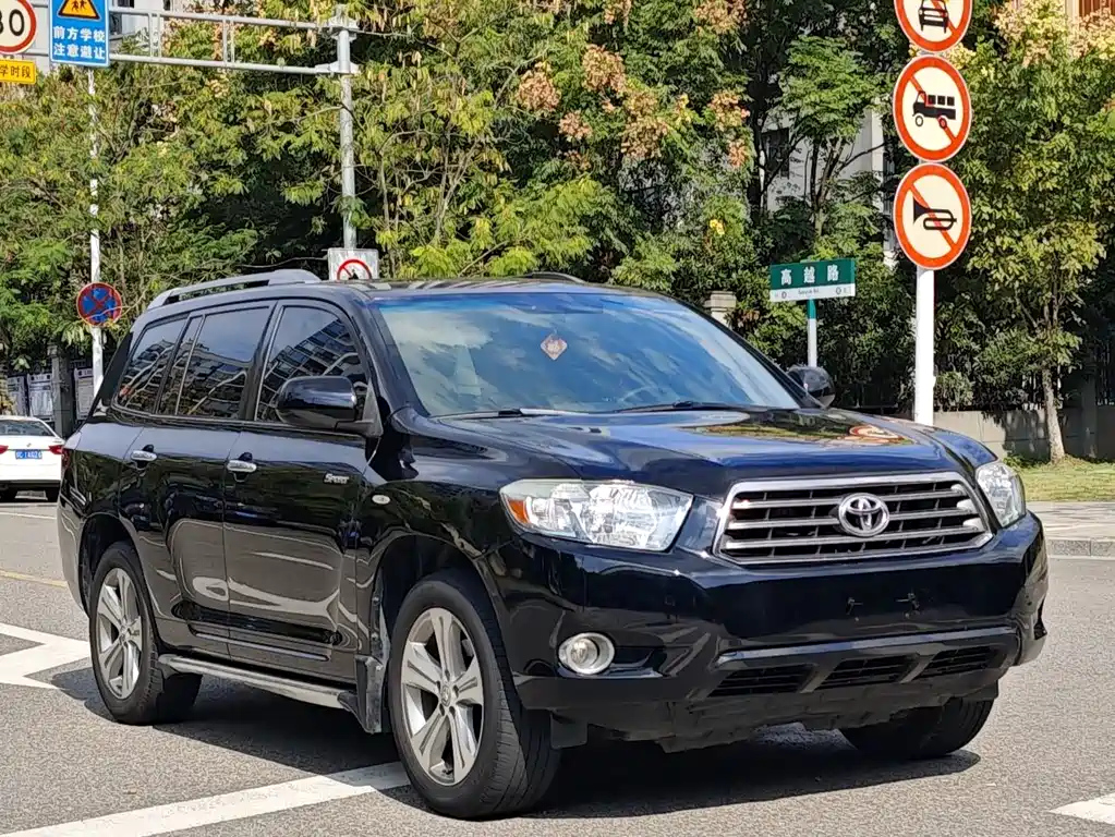 TOYOTA HIGHLANDER 2011