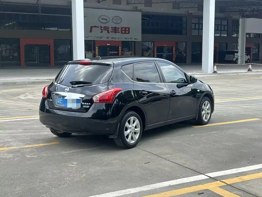 NISSAN TIIDA TIIDA 2011