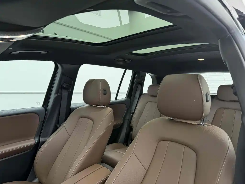 MERCEDES BENZ GLB 2025