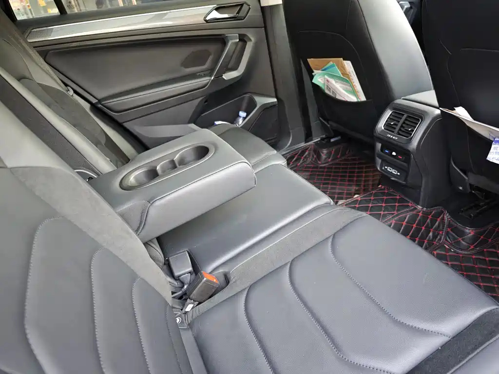 VOLKSWAGEN TIGUAN L 2021