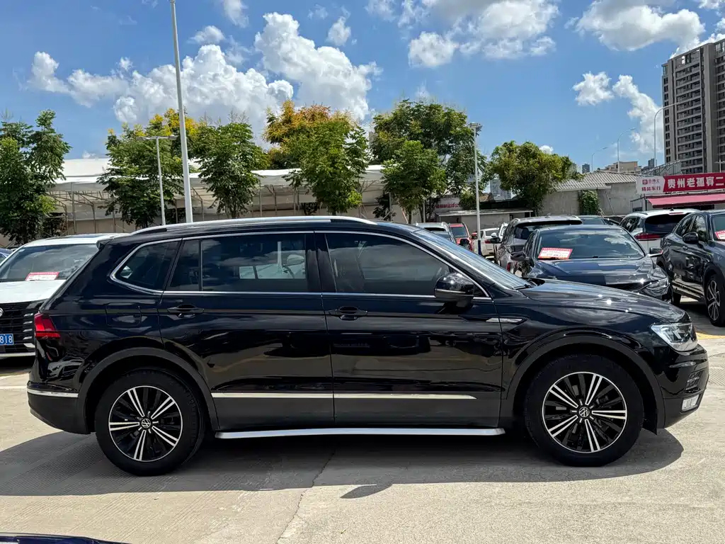 VOLKSWAGEN TIGUAN L 2021