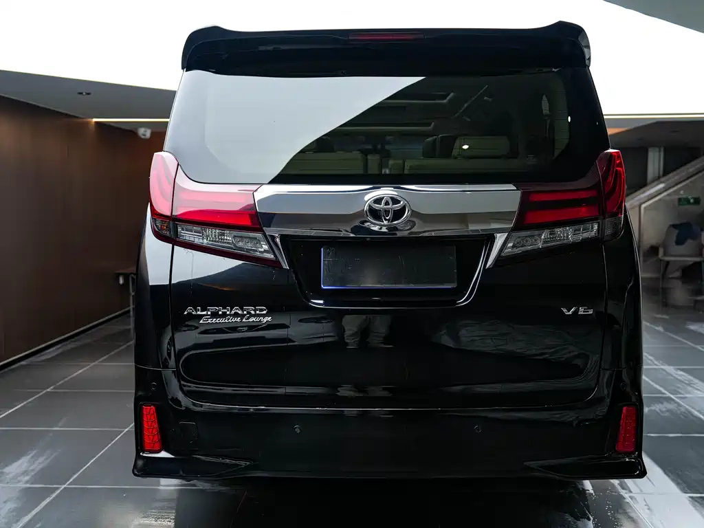 TOYOTA ALPHARD 2017