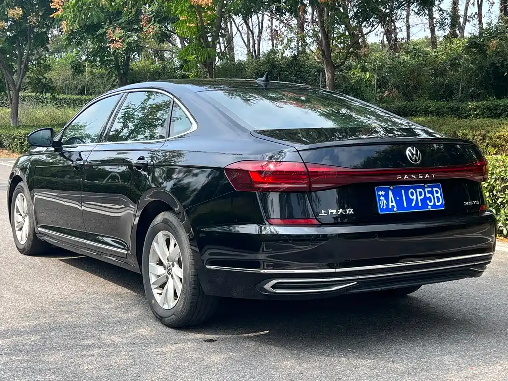VOLKSWAGEN PASSAT 2023