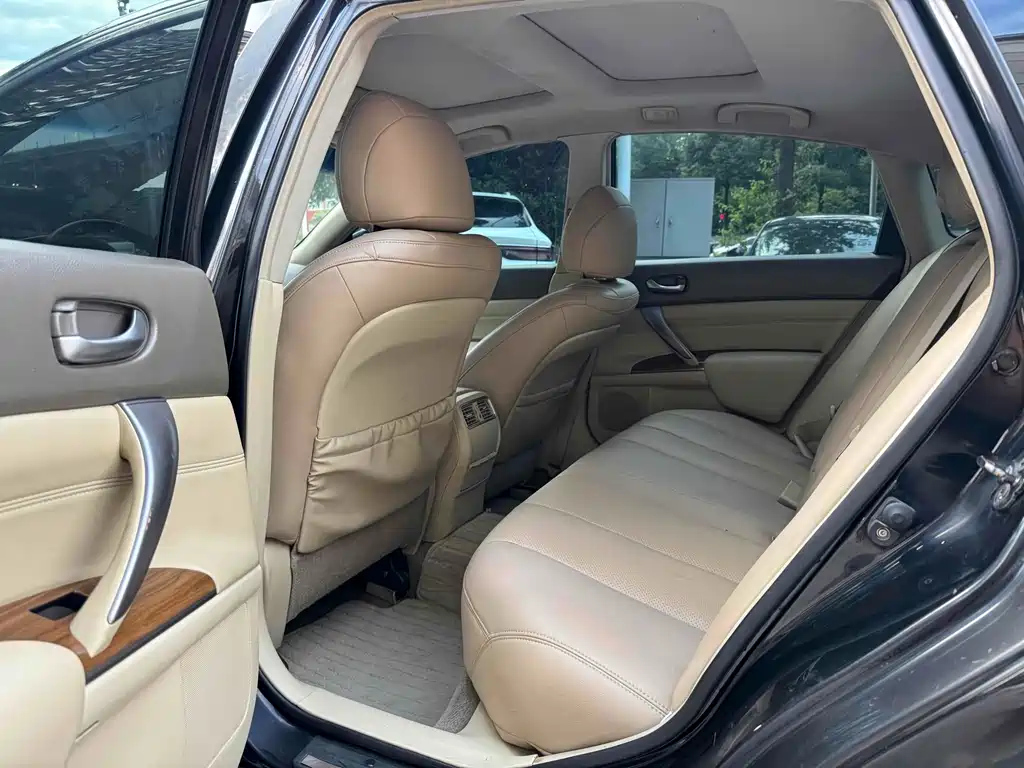 NISSAN TEANA 2011