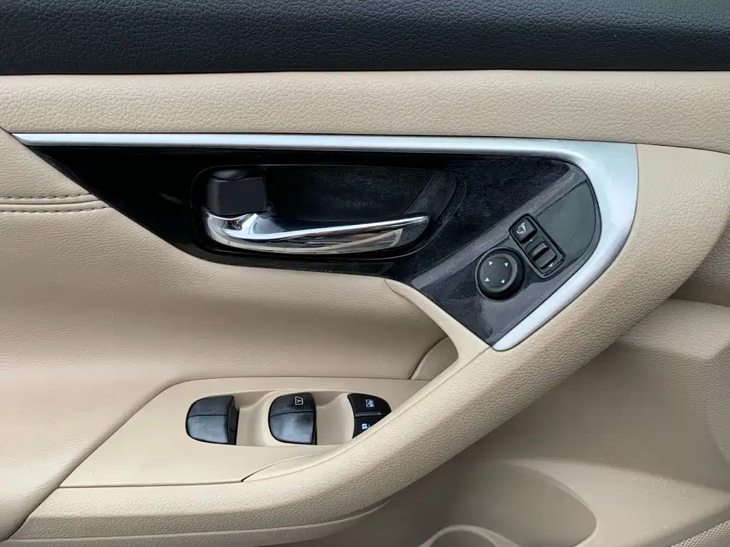 NISSAN TEANA 2016