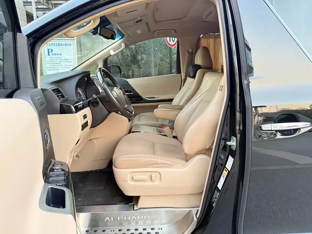 TOYOTA ALPHARD 2015