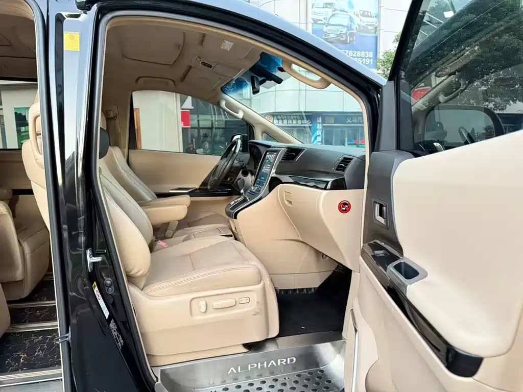 TOYOTA ALPHARD 2015