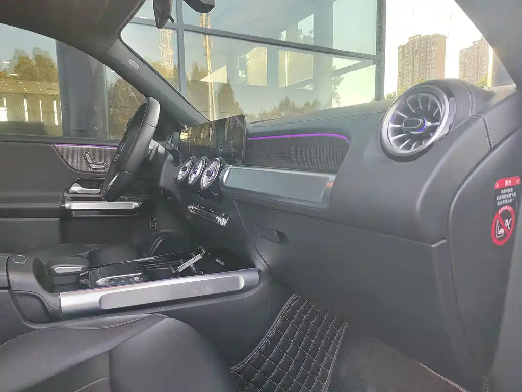 MERCEDES BENZ GLB 2023