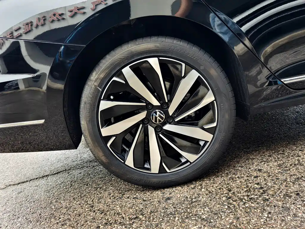 VOLKSWAGEN PASSAT 2024