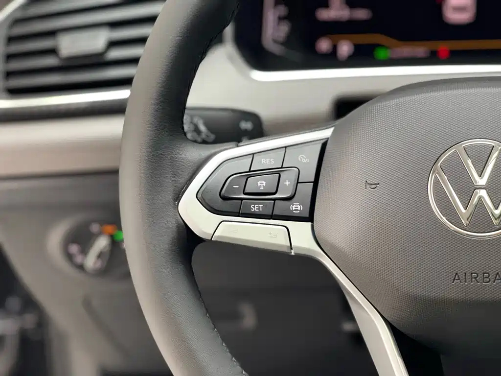 VOLKSWAGEN TAYRON 2025