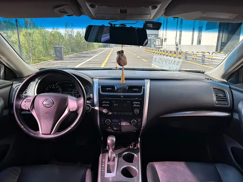 NISSAN TEANA 2015