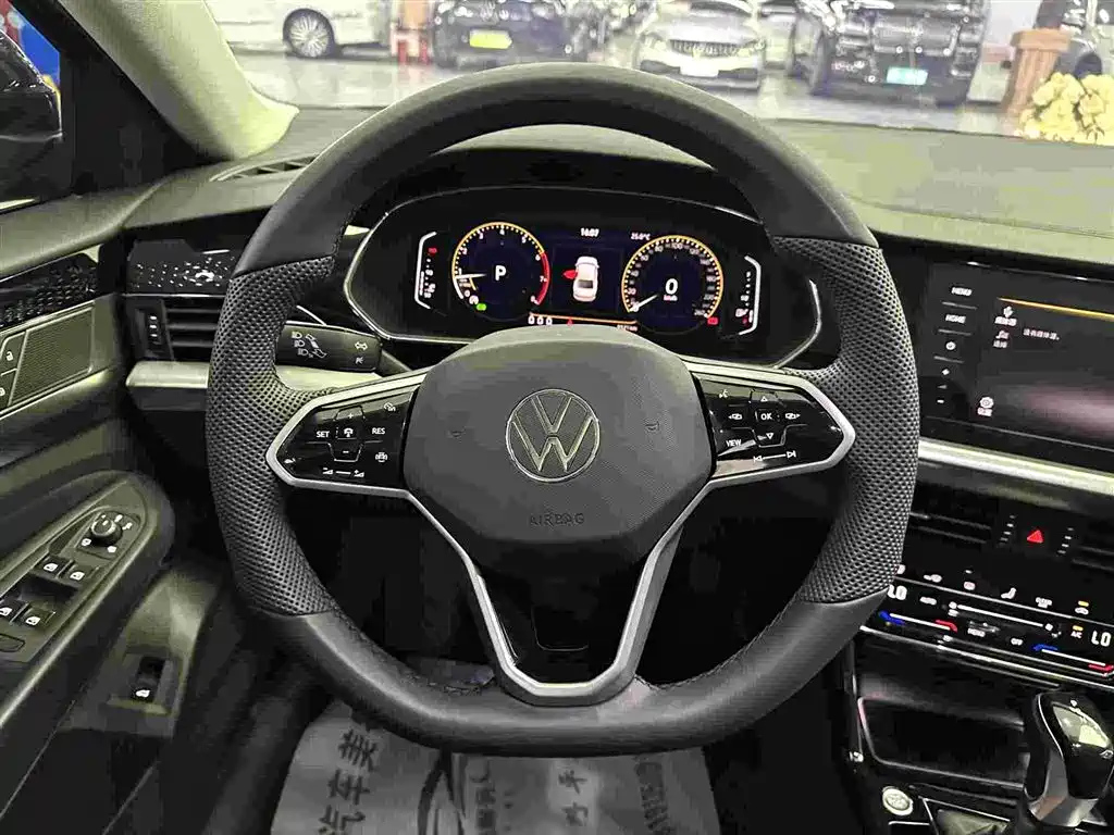 VOLKSWAGEN PASSAT 2024