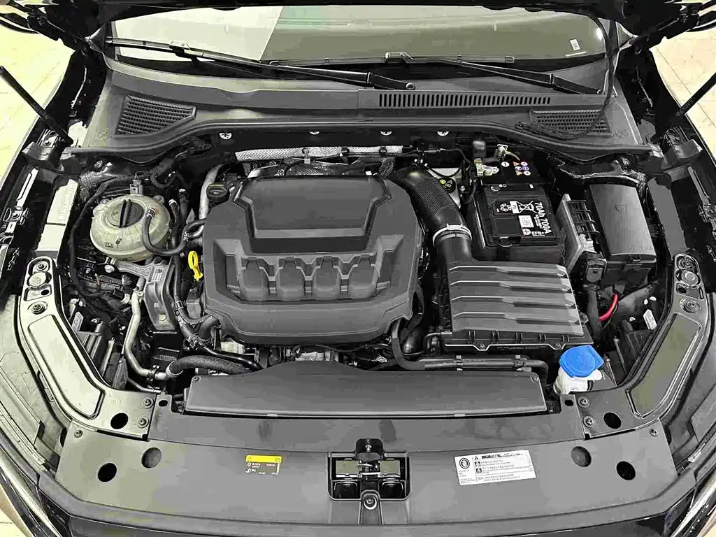 VOLKSWAGEN PASSAT 2024