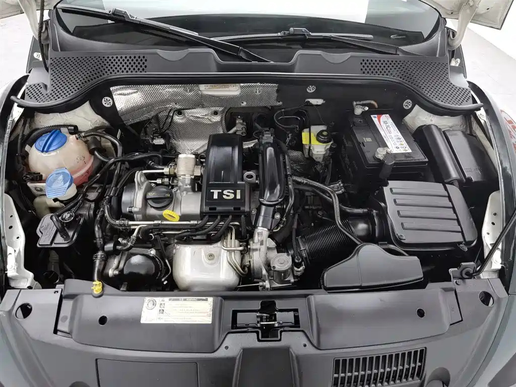 VOLKSWAGEN BEETLE 2014