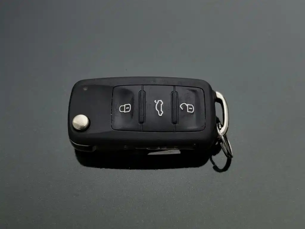 VOLKSWAGEN BEETLE 2014