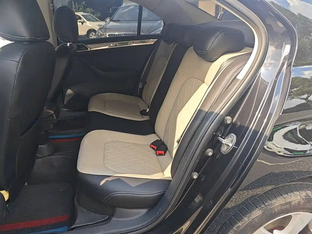 VOLKSWAGEN JETTA 2017
