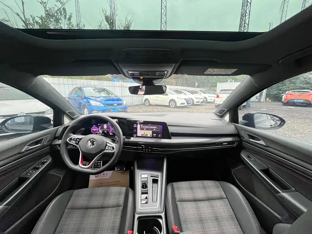 VOLKSWAGEN GOLF GTI 2021