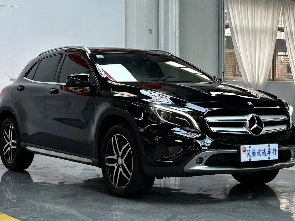 MERCEDES BENZ GLA 2016