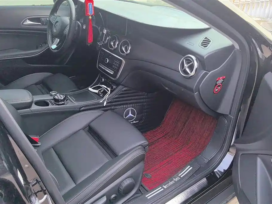 MERCEDES BENZ GLA 2018