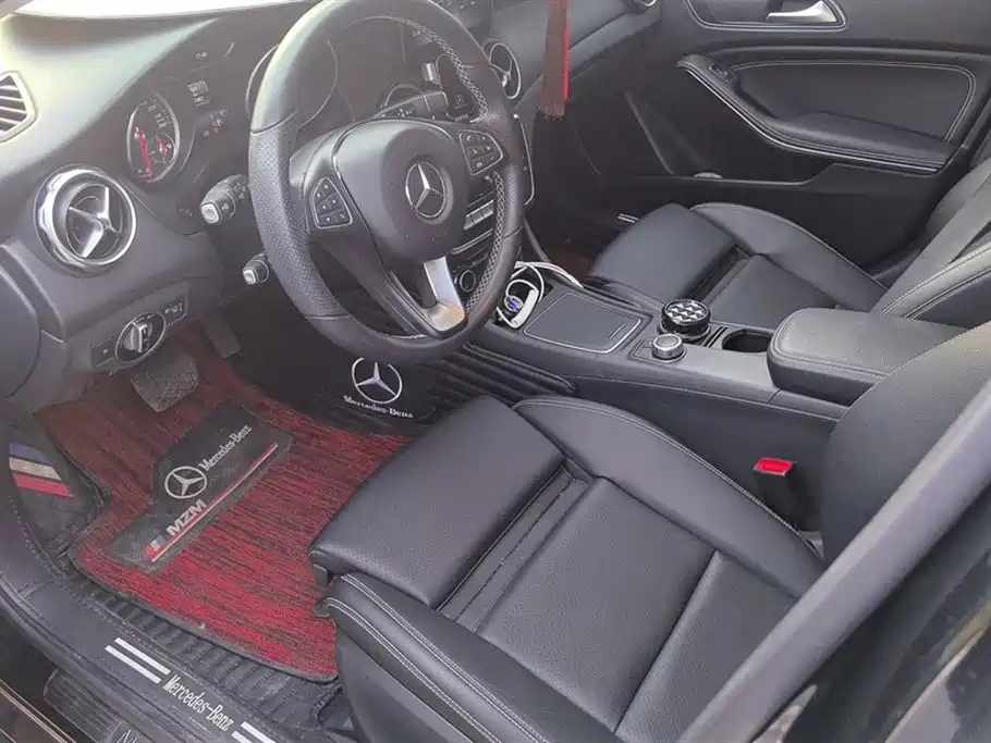 MERCEDES BENZ GLA 2018