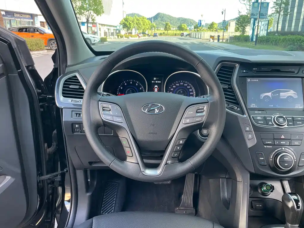 HYUNDAI SANTAFE 2015