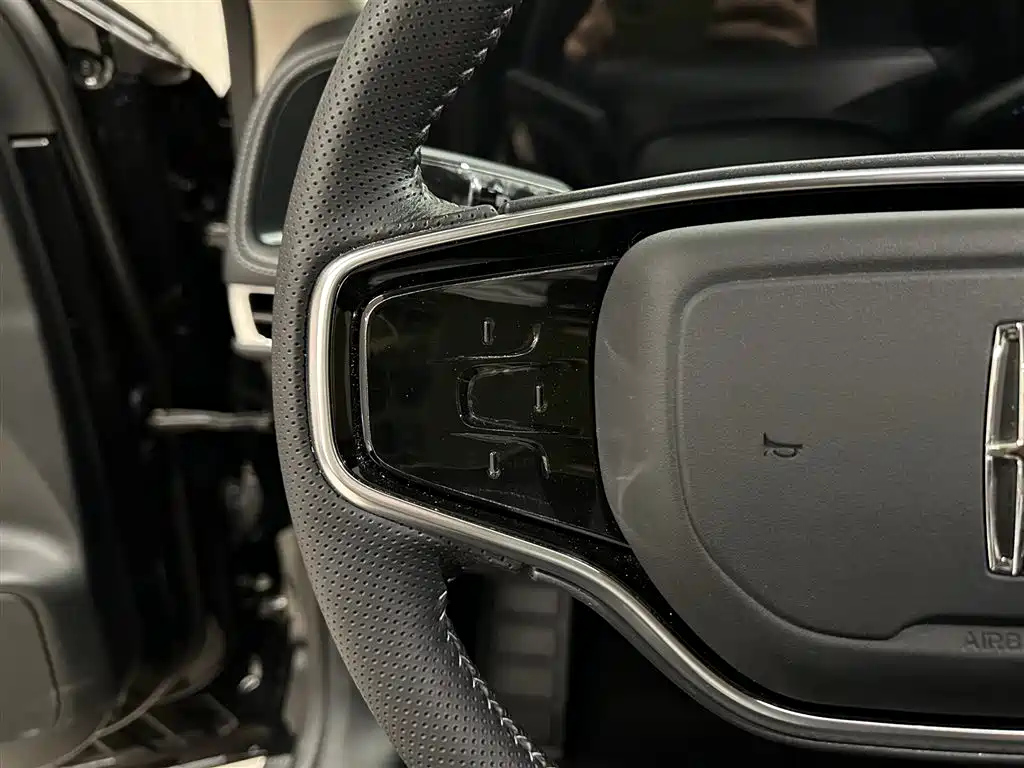 LINCOLN ADVENTURER 2023