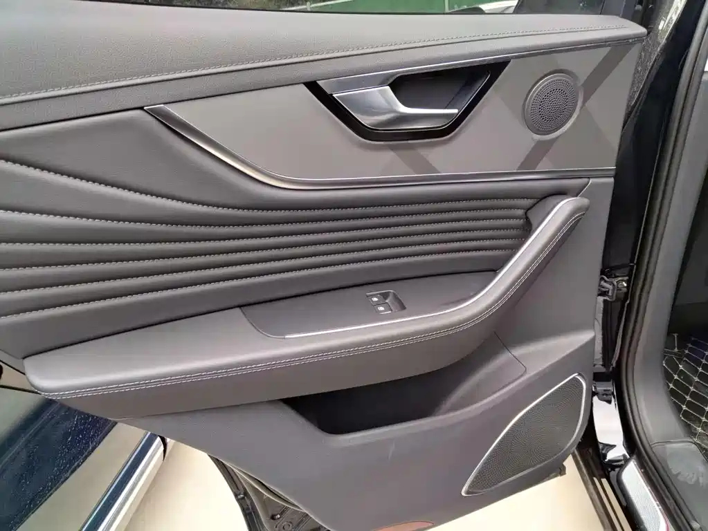 HONGQI HS5 2023