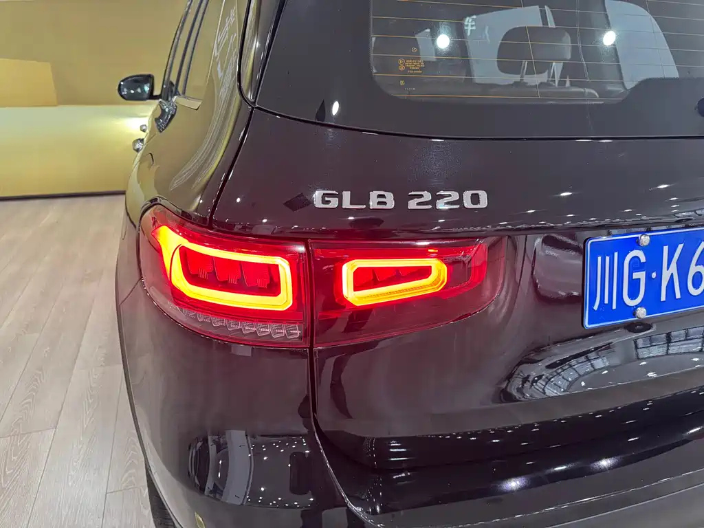 MERCEDES BENZ GLB 2023