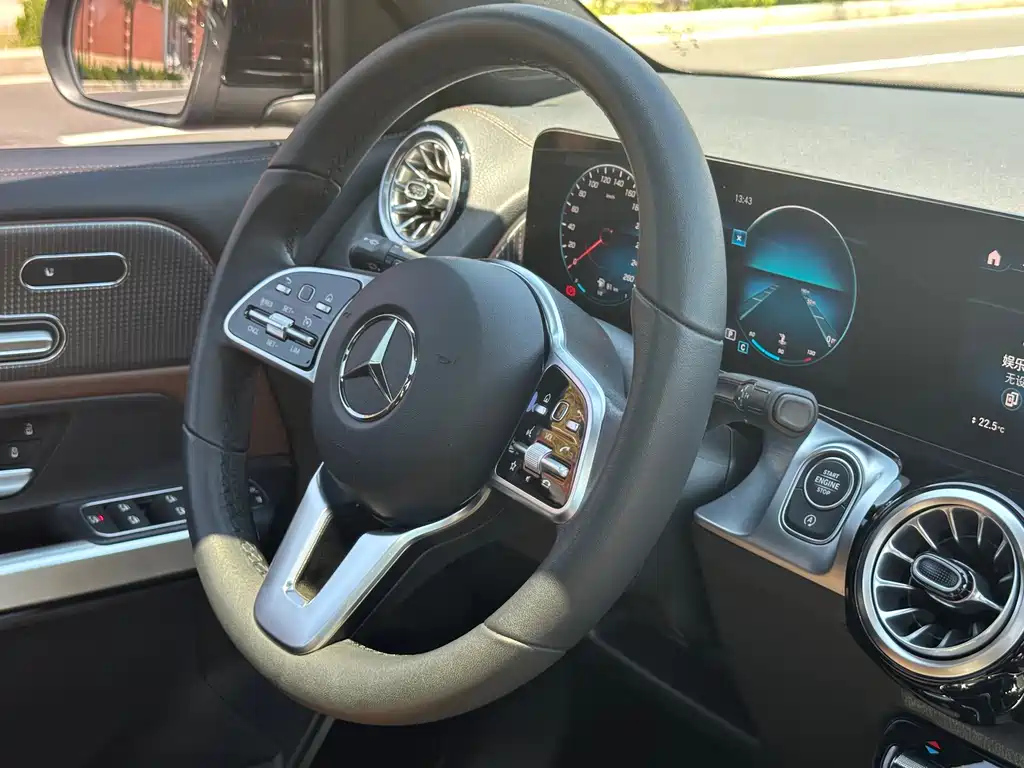 MERCEDES BENZ GLB 2021