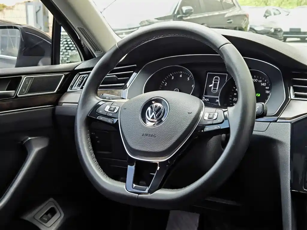 VOLKSWAGEN MAGOTAN 2019