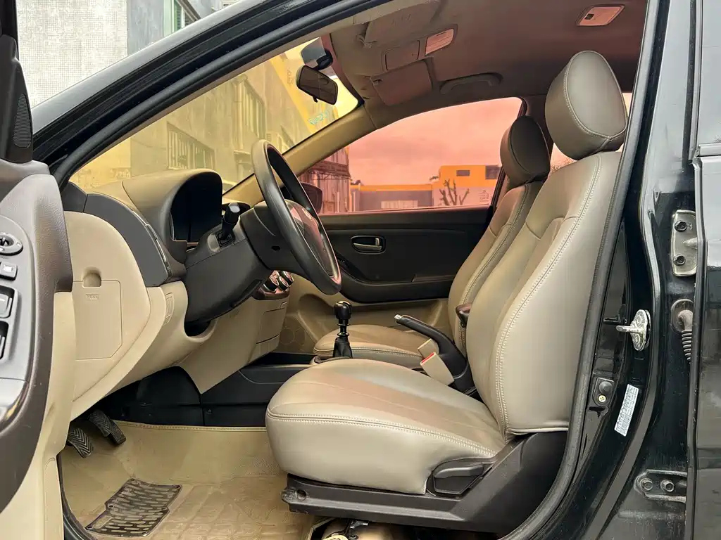 HYUNDAI CELESTA 2015