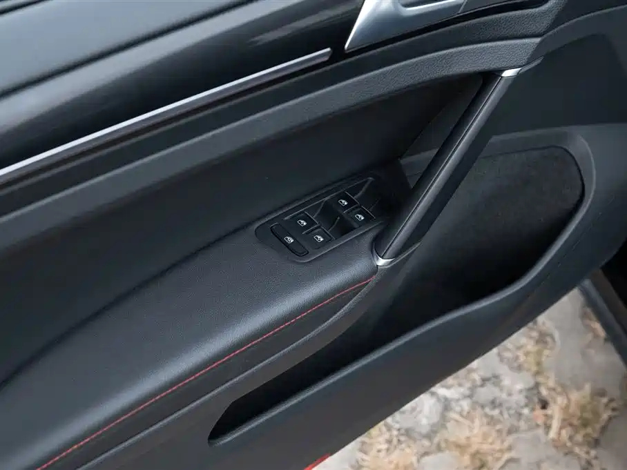 VOLKSWAGEN GOLF GTI 2016