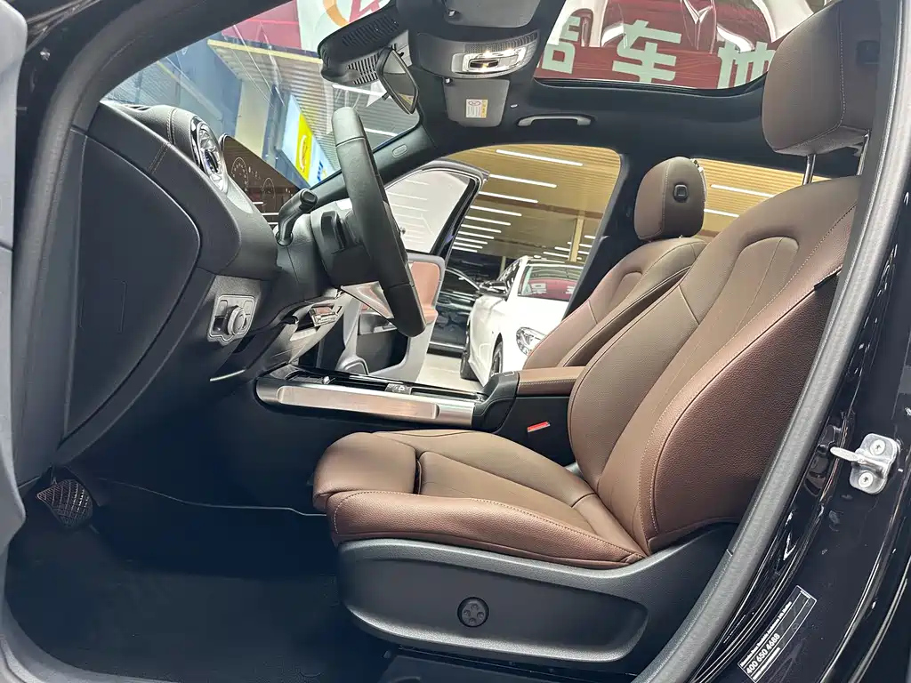 MERCEDES BENZ GLB 2025