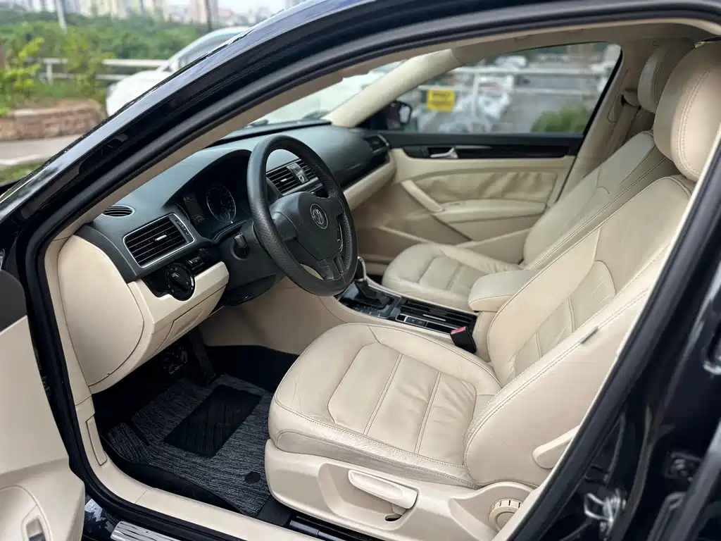 VOLKSWAGEN PASSAT 2014