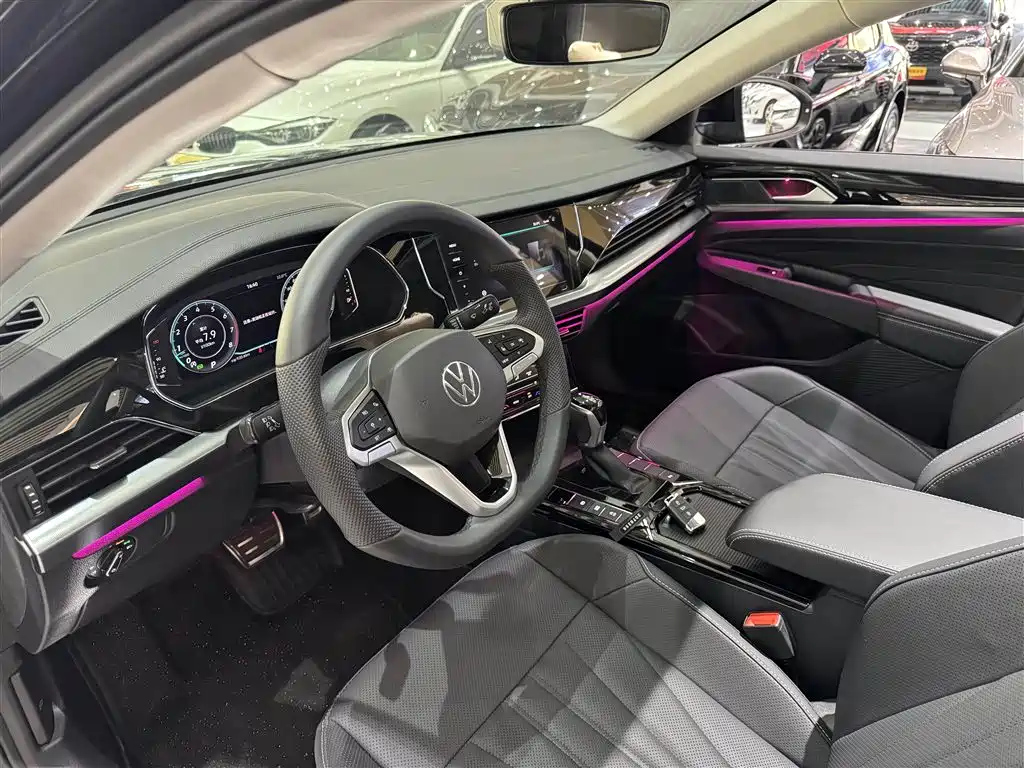 VOLKSWAGEN PASSAT 2024