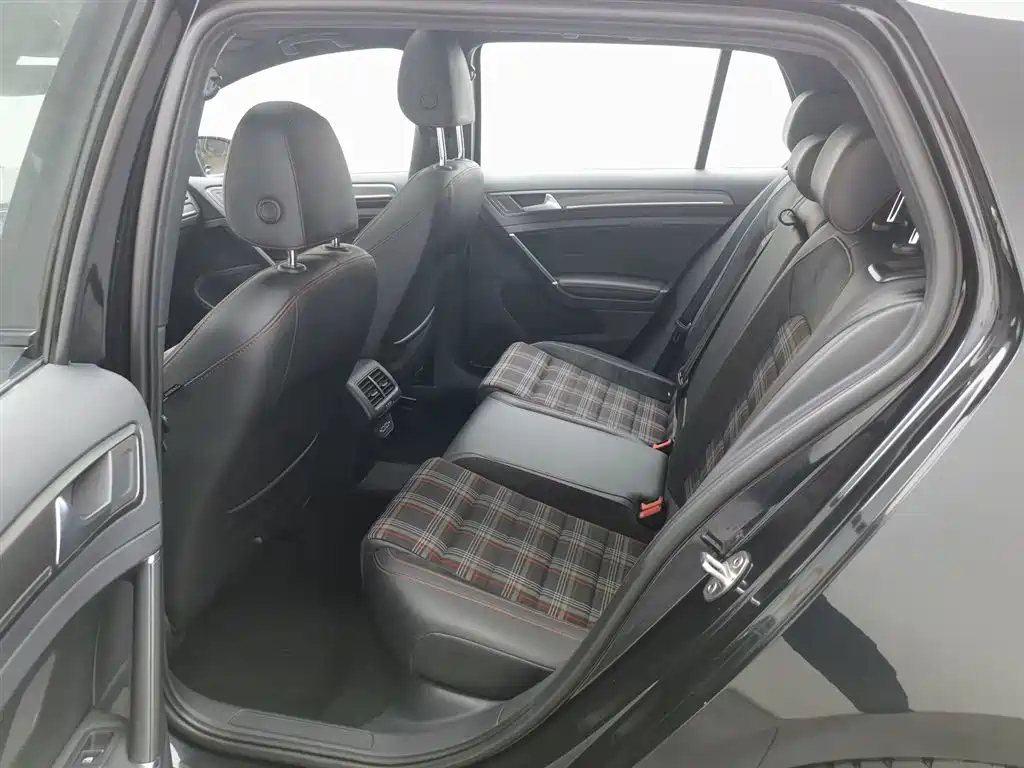 VOLKSWAGEN GOLF GTI 2019