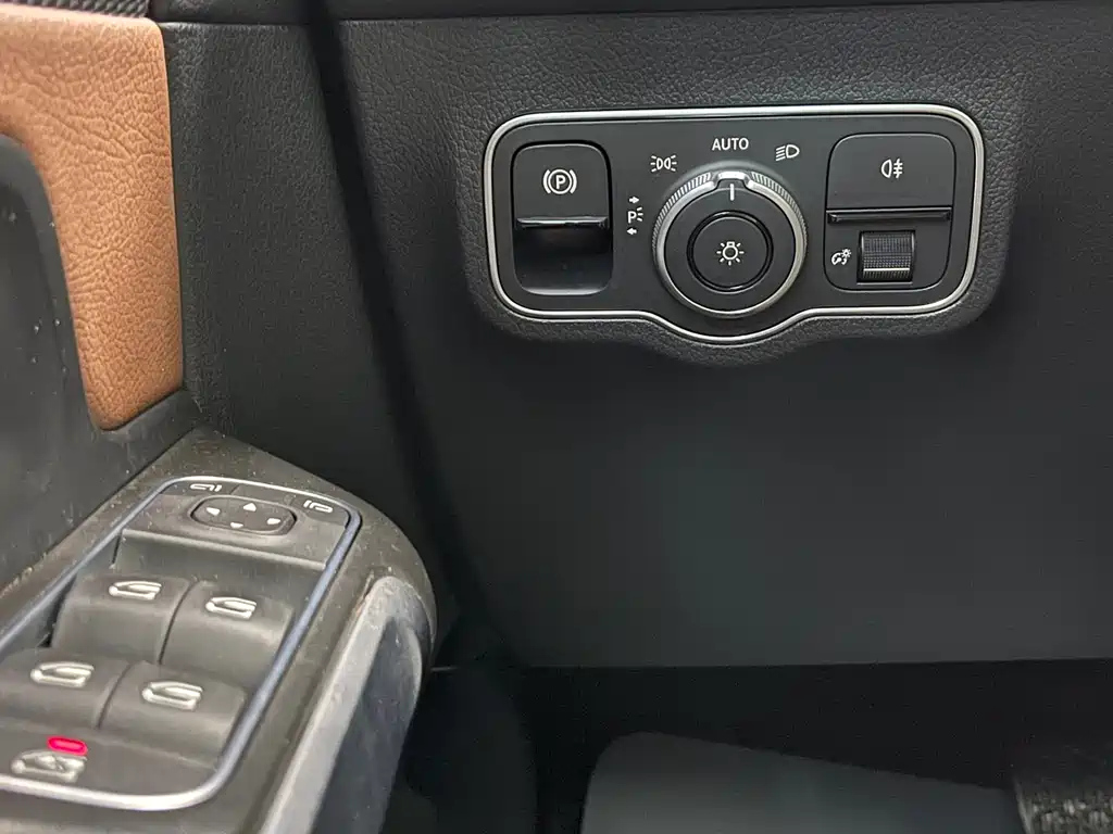 MERCEDES BENZ GLB 2024