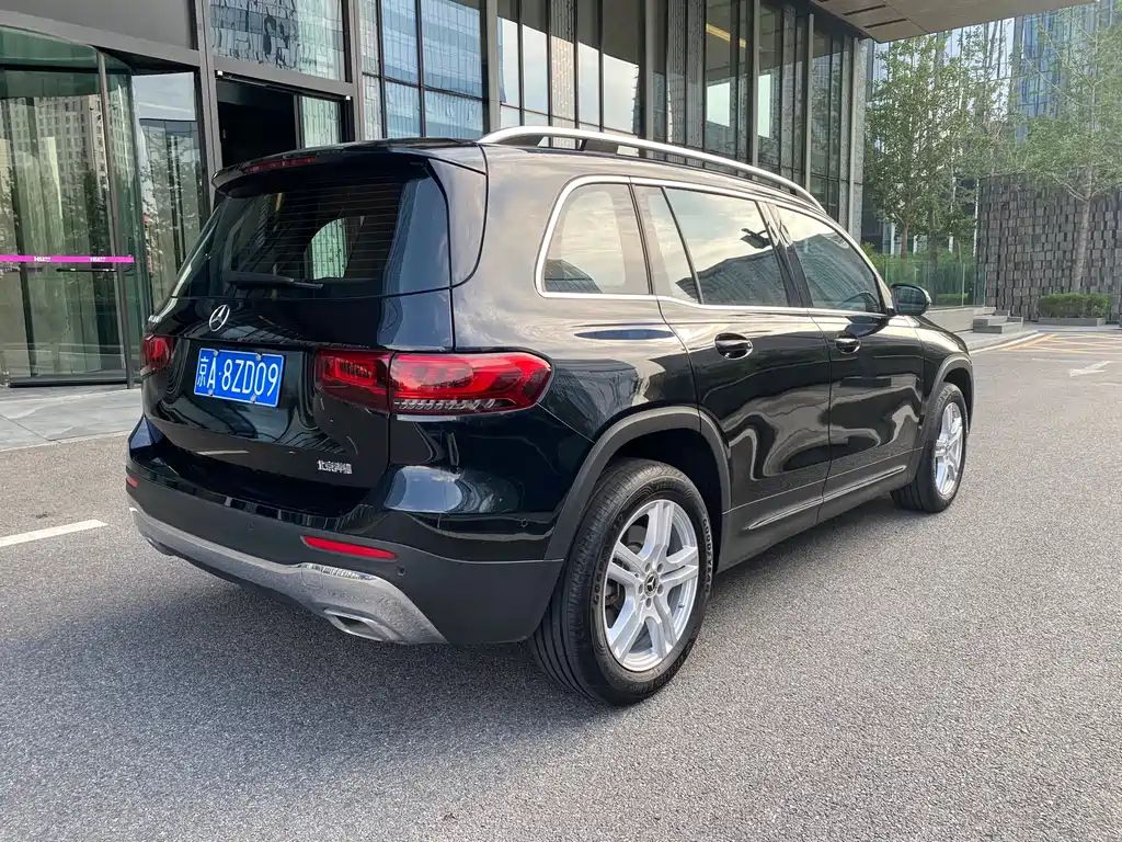 MERCEDES BENZ GLB 2023