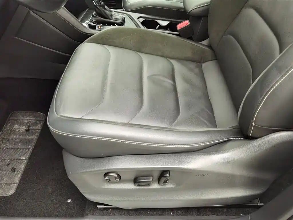 VOLKSWAGEN TIGUAN L 2021