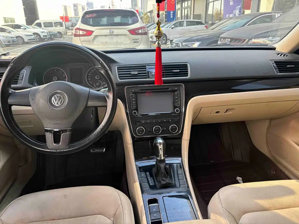 VOLKSWAGEN PASSAT 2014