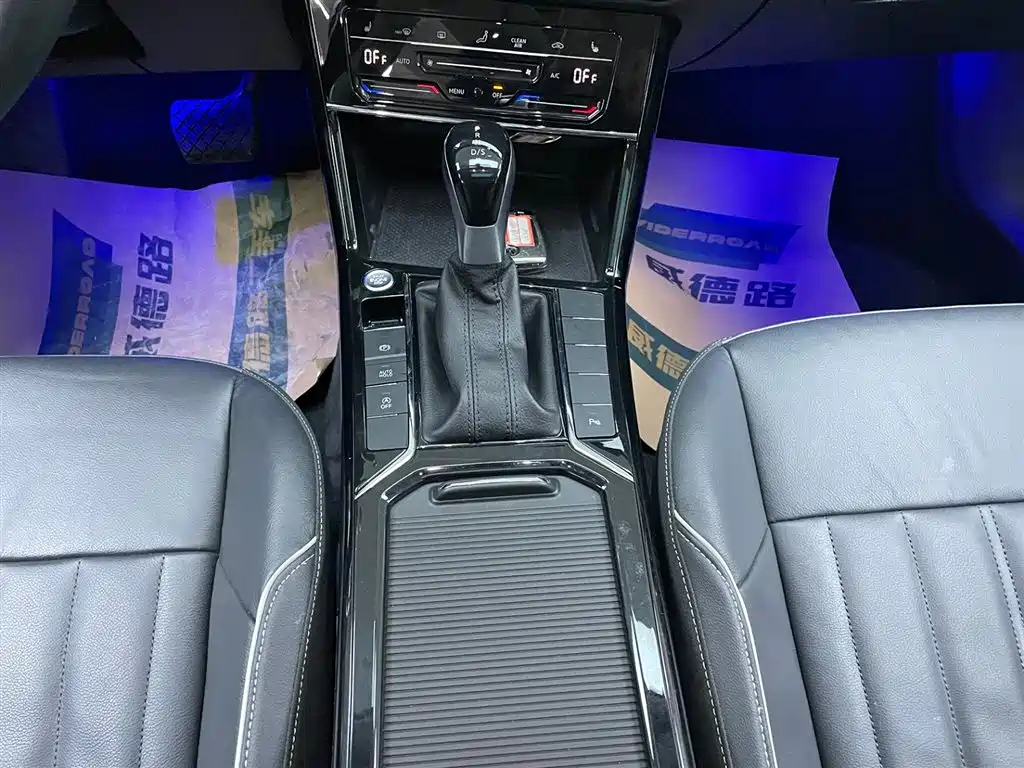 VOLKSWAGEN PASSAT 2023