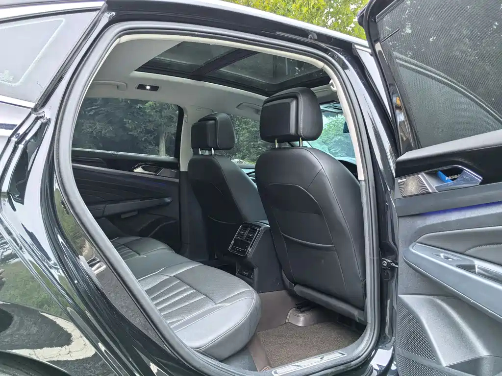 VOLKSWAGEN PASSAT 2023