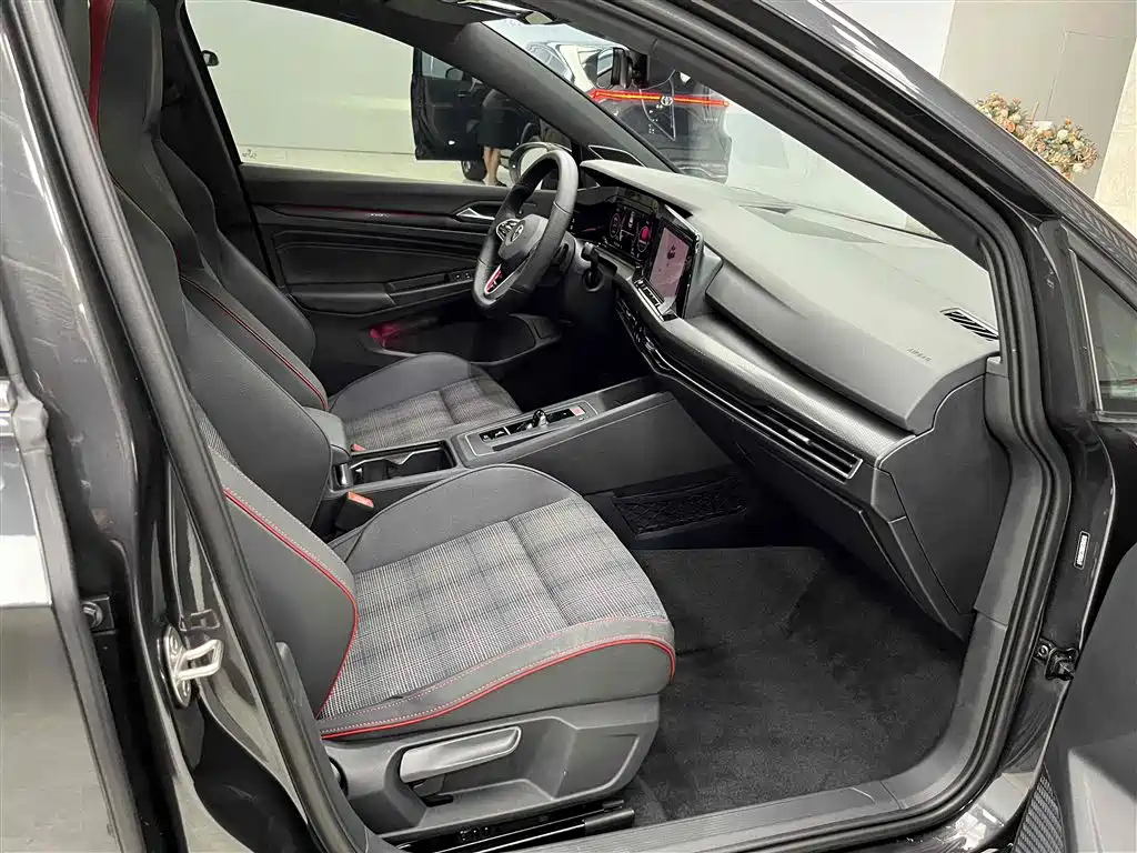 VOLKSWAGEN GOLF GTI 2021