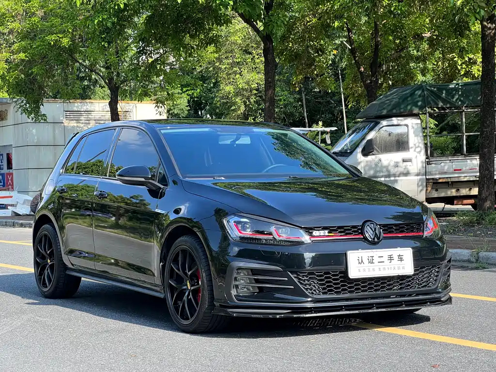 VOLKSWAGEN GOLF 2017