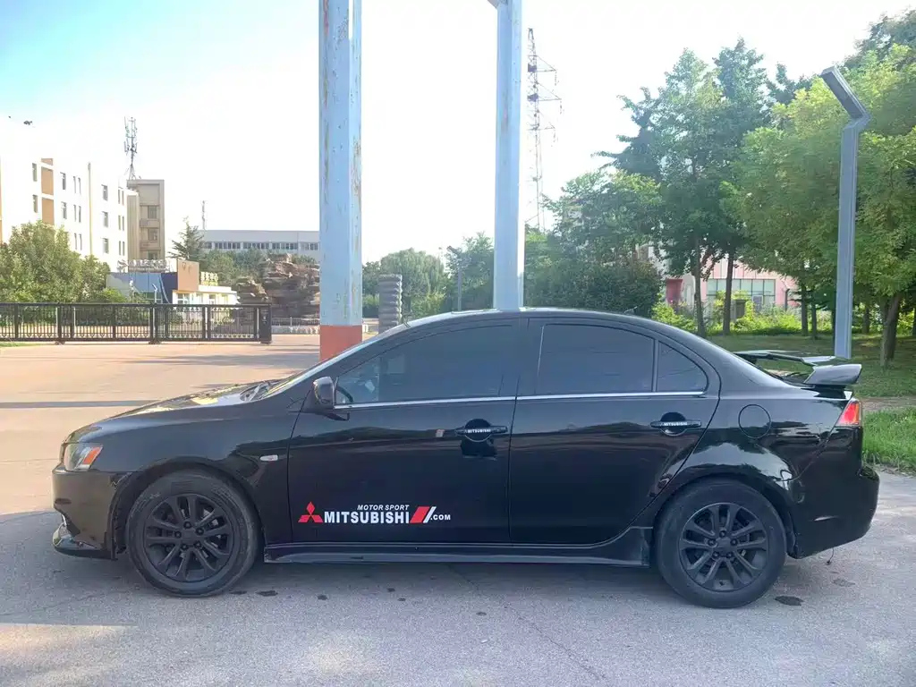 MITSUBISHI LANCER EX 2011