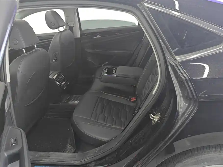 VOLKSWAGEN PASSAT 2019